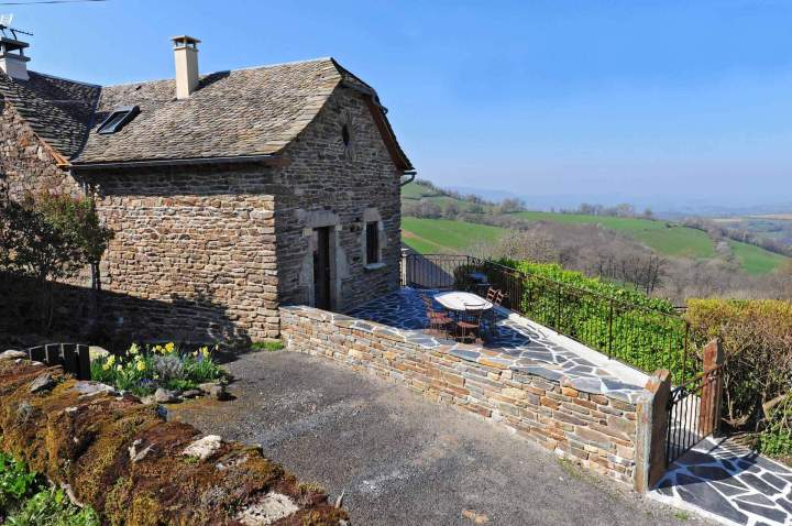 Extérieur gîte Nord Aveyron
